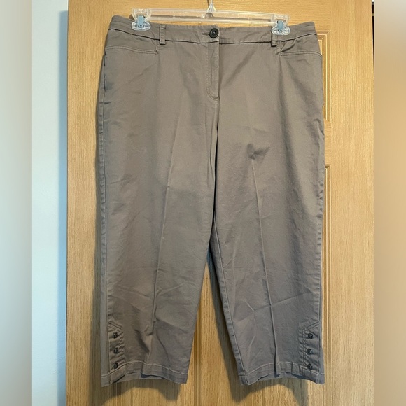Sag Harbor Women's Capris - Picture 1 of 10